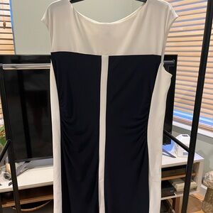 Chaps White and Blue Sheath Dress Short Sleeve Crew Neck Midi